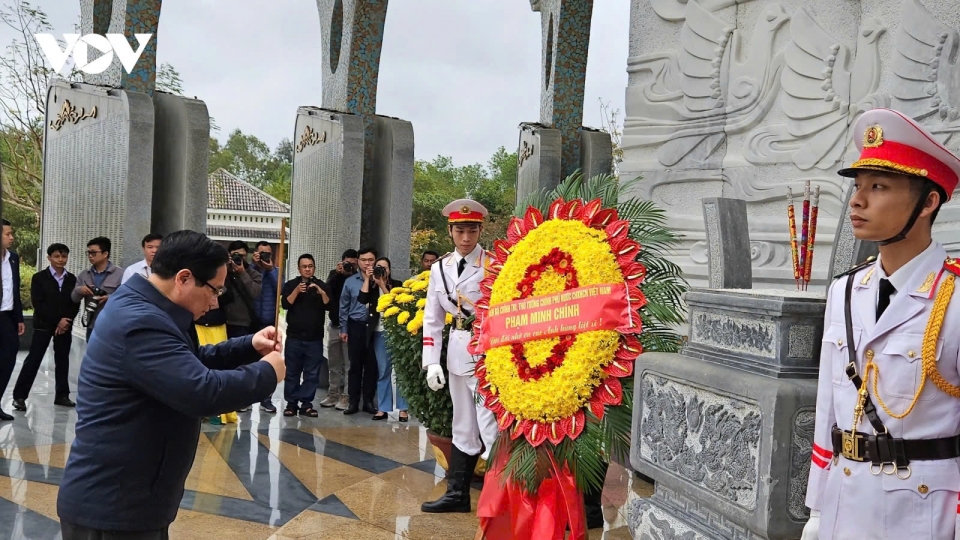 PM commemorates fallen soldiers, heroic Vietnamese mothers in Quang Nam